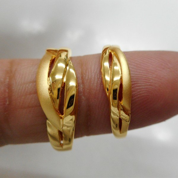 916 22 carat couple ring