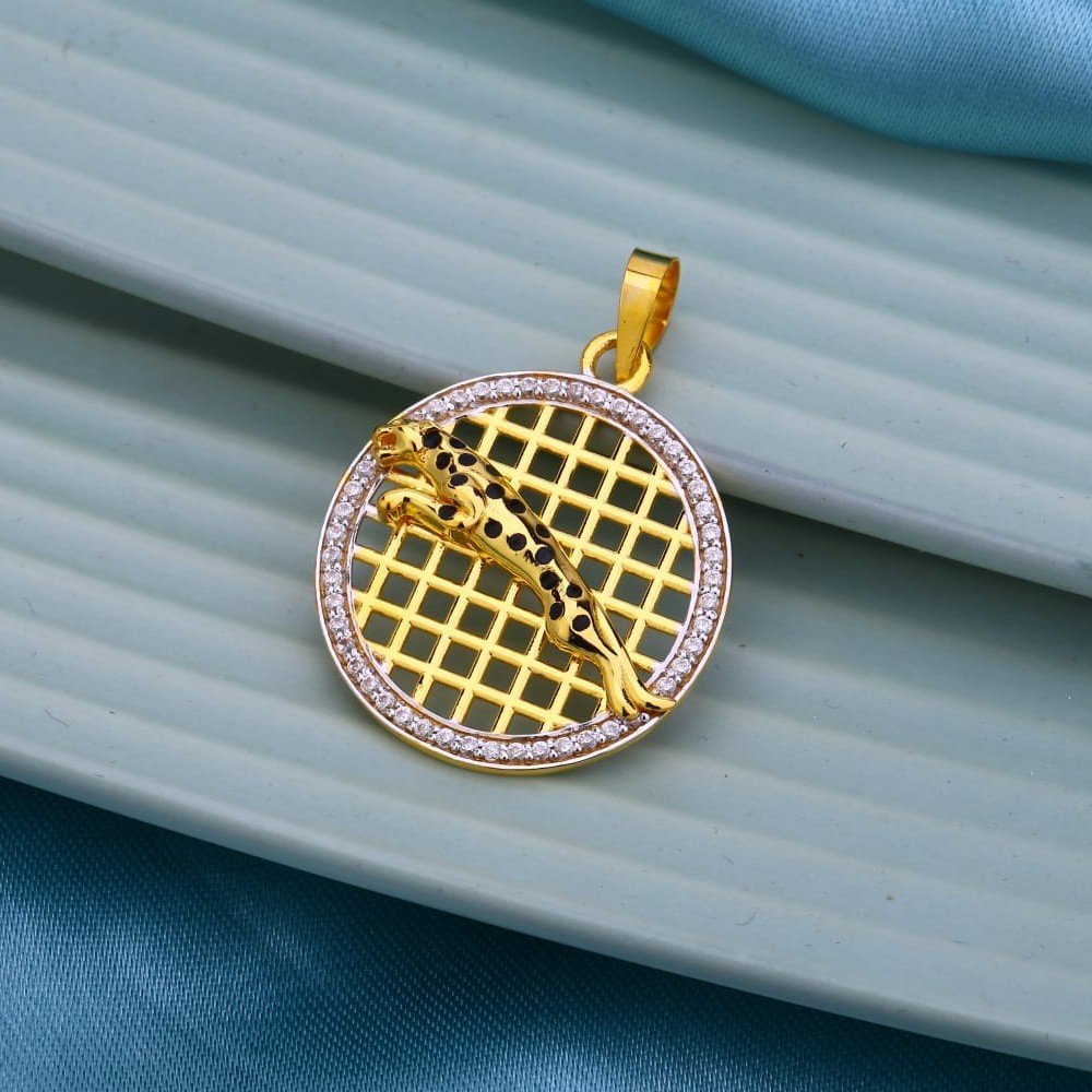 916 Gold Round Shape Pendant With Jaguar Design