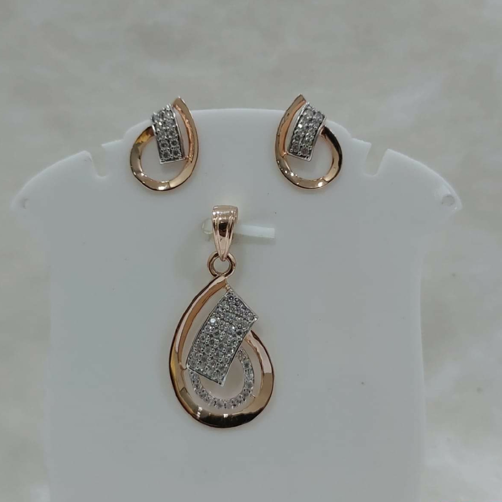 18 karat gold fancy diamond rose gold pendant set